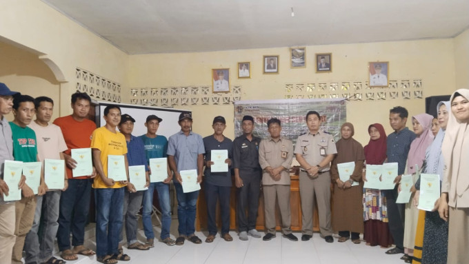 PENERIMAAN SERTIPIKAT TANAH DI DESA KAMBUNO
