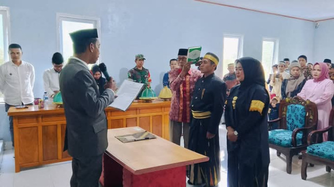 Pelantikan perangkat desa Kambuno Kasi Pelayanan dan Kaur Perencanaan